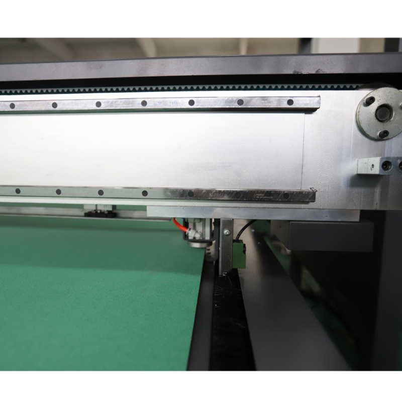 Automatic Oscillating Knife Cutting Plotter Machine With Vacuum Pump For Making Leather Shoes